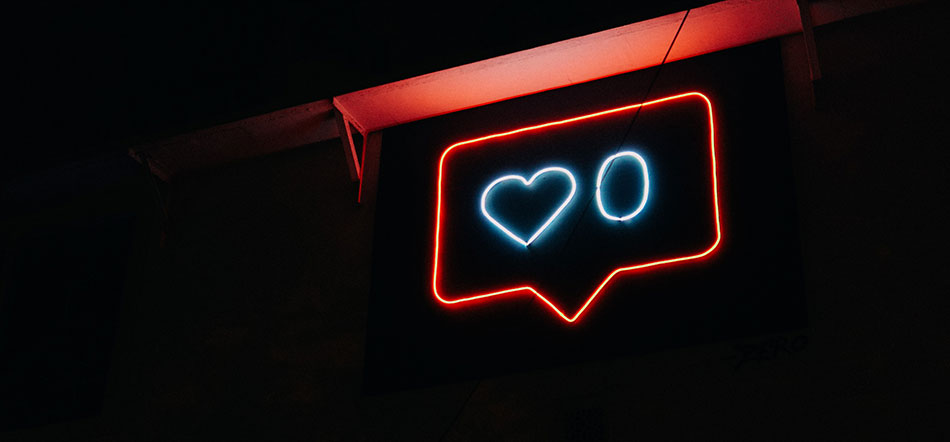 Heart And Zero Neon Sign Inside A Message Bubble